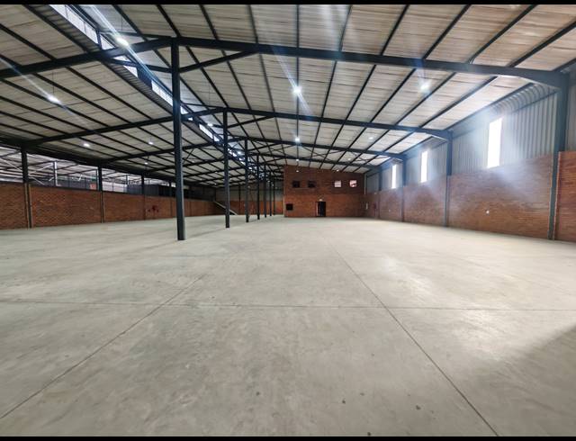 2,340M² WAREHOUSE TO LET IN ORMONDE